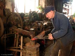 Maglio per lavorate e piegare il ferro Maglio per lavorate e piegare il ferro