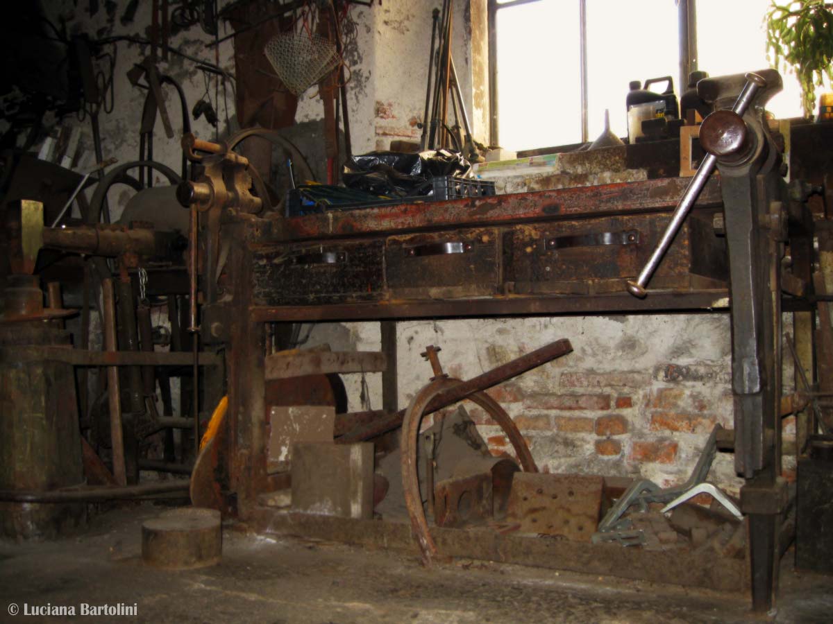 Bancone in legno costruito artigianalmente: banco da falegname ...