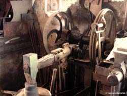 maglio a pedale per lavorare il ferro maglio a pedale per lavorare il ferro