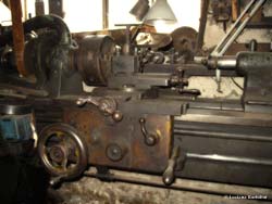 Antico Tornio professionale per lavorare il ferro Antico Tornio professionale per lavorare il ferro