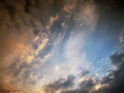 nuvole sparse al tramonto