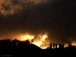 nuvole nere al tramonto rosso