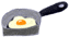 padella cucina con uovo